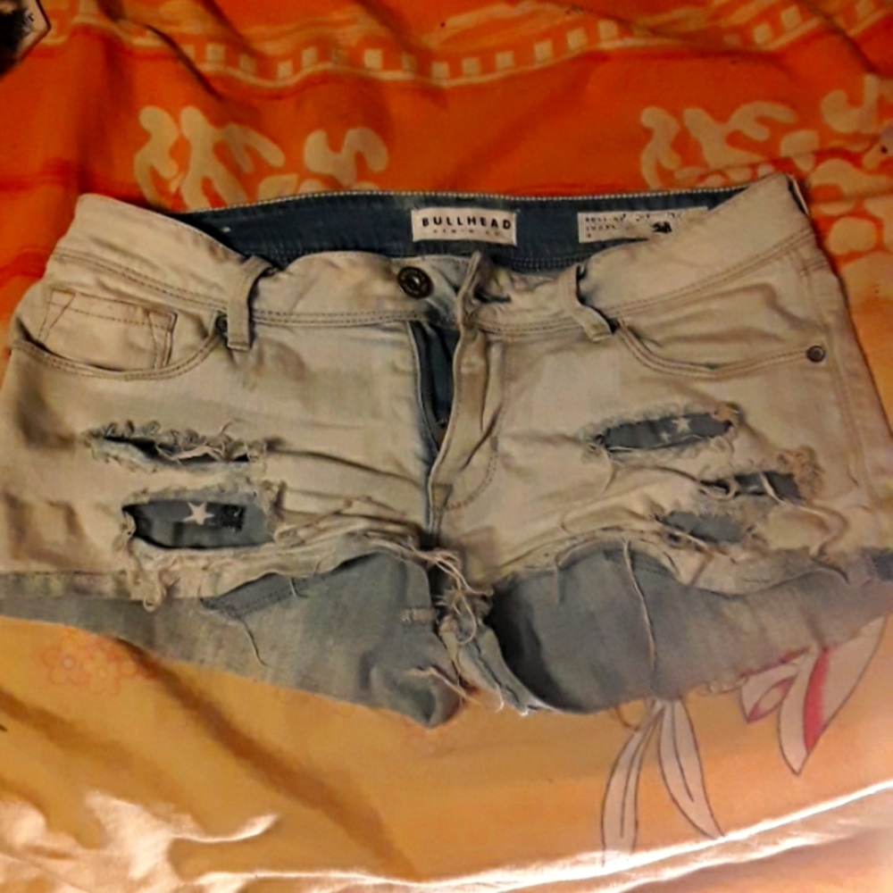 Bullhead Denim Co ripped jean shorts